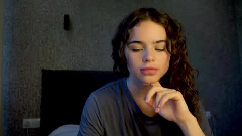 Snapshot of milycclars chatting on 09-12-25, 11:21 Linda online show from 09-12-25, 11:21
