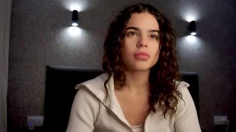 Snapshot of milycclars chatting on 10-21-25, 01:12 Linda online show from 10-21-25, 01:12