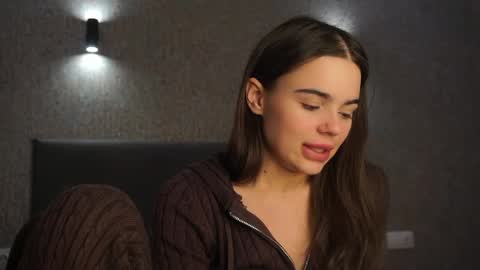 Snapshot of milyyclaars chatting on 03-08-26, 02:54 Linda online show from 03-08-26, 02:54