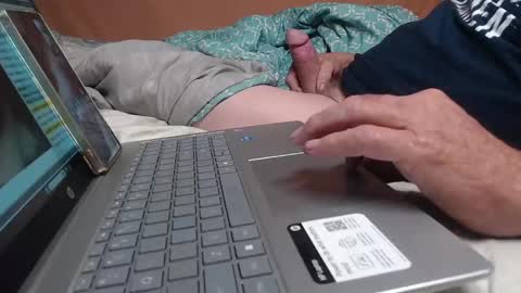 Snapshot of mimes32 chatting on 11-01-25, 08:49 mimes32 online show from 11-01-25, 08:49