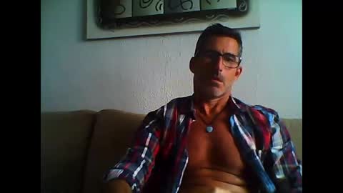 Snapshot of mindthestep chatting on 10-05-25, 01:42 MIND online show from 10-05-25, 01:42