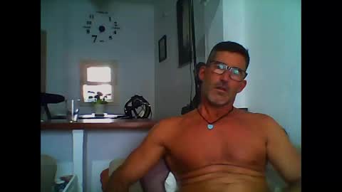 Snapshot of mindthestep chatting on 10-08-25, 03:53 MIND online show from 10-08-25, 03:53