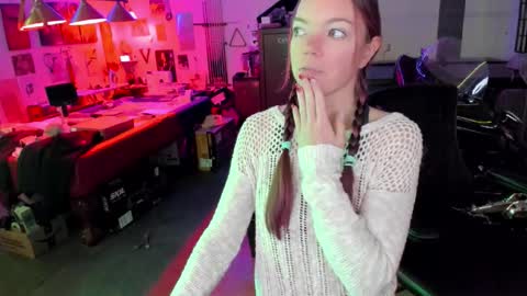 Mindy Mars online show from 12-15-25, 04:55