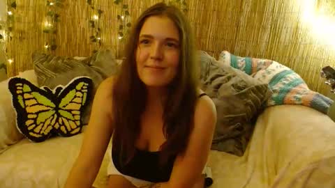 Snapshot of mindymounds chatting on 10-21-25, 07:09 Mindy online show from 10-21-25, 07:09