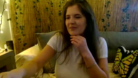 Snapshot of mindymounds chatting on 11-12-25, 03:12 Mindy online show from 11-12-25, 03:12