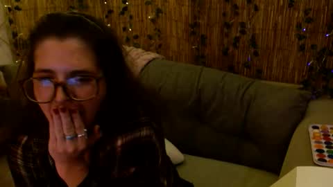 Snapshot of mindymounds chatting on 12-04-25, 10:13 Mindy online show from 12-04-25, 10:13