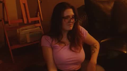 Snapshot of mindymounds chatting on 01-11-26, 01:05 Mindy online show from 01-11-26, 01:05