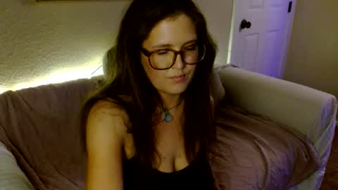 Snapshot of mindymounds chatting on 02-10-26, 08:07 Mindy online show from 02-10-26, 08:07