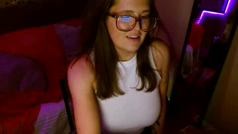 Snapshot of mindymounds chatting on 03-11-26, 05:02 Mindy online show from 03-11-26, 05:02