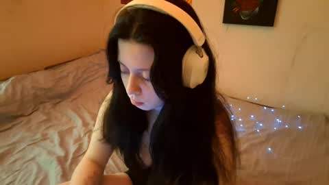 Snapshot of mindyrives chatting on 03-04-26, 03:01 Mindy online show from 03-04-26, 03:01