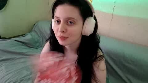 Snapshot of mindyrives chatting on 03-08-26, 03:10 Mindy online show from 03-08-26, 03:10