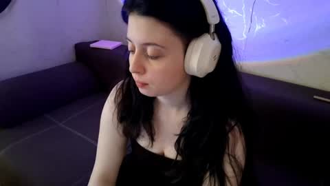 Snapshot of mindyrives chatting on 03-11-26, 04:29 Mindy online show from 03-11-26, 04:29