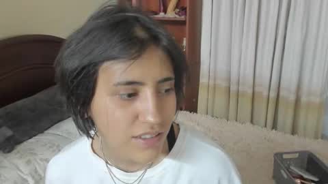 Snapshot of minefoxy2 chatting on 01-13-26, 01:44 Amber online show from 01-13-26, 01:44