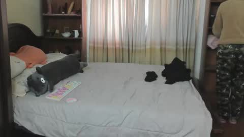 Snapshot of minefoxy2 chatting on 01-18-26, 06:55 Amber online show from 01-18-26, 06:55