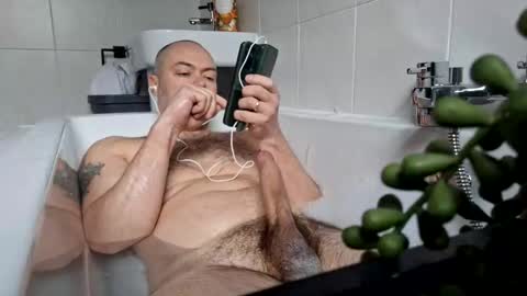 Snapshot of minge68 chatting on 03-15-26, 12:33 minge68 online show from 03-15-26, 12:33