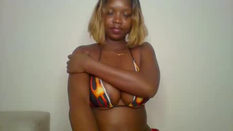 Snapshot of mini_barbie chatting on 05-07-26, 11:21 STRAWBERRY online show from 05-07-26, 11:21