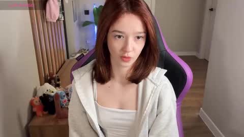 Snapshot of minicleo chatting on 10-22-25, 02:06 Cleo online show from 10-22-25, 02:06