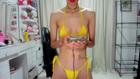 Snapshot of minilolyi chatting on 12-04-25, 08:28 Loly online show from 12-04-25, 08:28