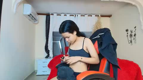 Snapshot of minilove_01 chatting on 10-11-25, 12:36 minilove_01 online show from 10-11-25, 12:36