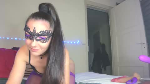 Snapshot of minitini_squirt chatting on 10-15-25, 07:58 Tina et Lo online show from 10-15-25, 07:58