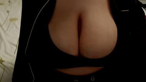 Snapshot of minka0 chatting on 05-18-26, 08:03 minka0 online show from 05-18-26, 08:03