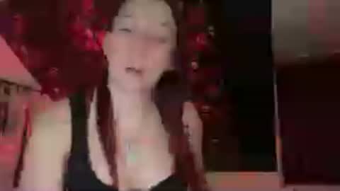 Snapshot of minnyminx chatting on 06-18-26, 08:13 Minx online show from 06-18-26, 08:13