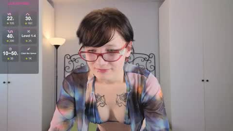 Snapshot of mint_fairy chatting on 09-19-25, 08:05 Olivia online show from 09-19-25, 08:05