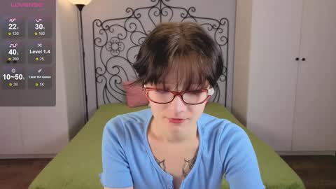 Snapshot of mint_fairy chatting on 09-23-25, 03:59 Olivia online show from 09-23-25, 03:59