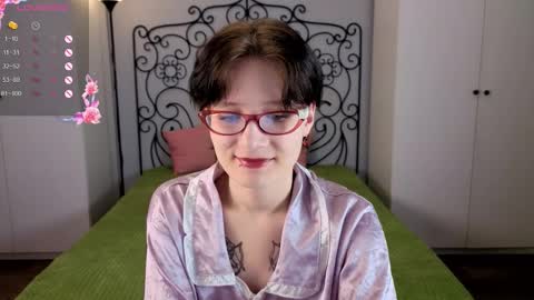 Snapshot of mint_fairy chatting on 09-27-25, 04:12 Olivia online show from 09-27-25, 04:12