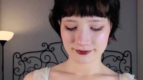 Snapshot of mint_fairy chatting on 10-12-25, 05:34 Olivia online show from 10-12-25, 05:34