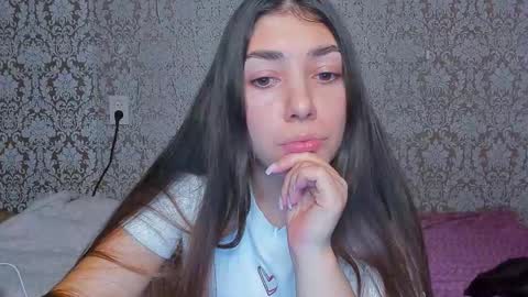 Snapshot of mira_bloempje chatting on 12-04-25, 09:01 Mira online show from 12-04-25, 09:01