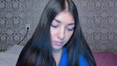 Snapshot of mira_bloempje chatting on 12-15-25, 05:17 Mira online show from 12-15-25, 05:17