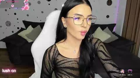 Snapshot of mira_fantasy chatting on 09-15-25, 04:23 mira_fantasy online show from 09-15-25, 04:23