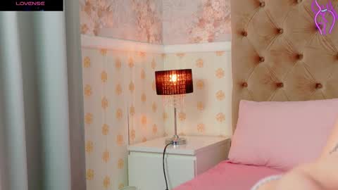 mira_lynxx online show from 10-20-25, 04:24