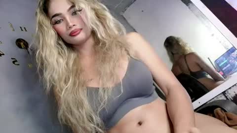 Zoey online show from 06-23-26, 01:42