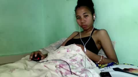 Snapshot of mirah881 chatting on 09-28-25, 05:29 mirah881 online show from 09-28-25, 05:29