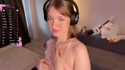 Snapshot of mirakissss chatting on 05-23-26, 10:47 Mira online show from 05-23-26, 10:47