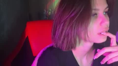 MiraLaPics online show from 04-06-26, 09:49