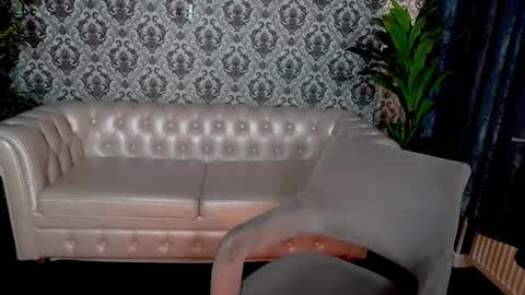 Mira online show from 09-25-25, 02:21