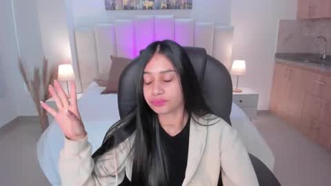 Snapshot of miranda_crawfor chatting on 10-08-25, 12:25 miranda_crawfor online show from 10-08-25, 12:25