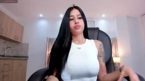 Snapshot of miranda_crawfor chatting on 10-21-25, 12:06 miranda_crawfor online show from 10-21-25, 12:06