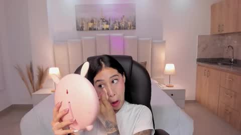 Snapshot of miranda_crawfor chatting on 10-22-25, 11:32 miranda_crawfor online show from 10-22-25, 11:32