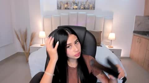 Snapshot of miranda_crawfor chatting on 10-24-25, 12:12 miranda_crawfor online show from 10-24-25, 12:12