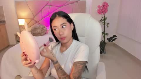 Snapshot of miranda_crawfor chatting on 11-29-25, 12:41 miranda_crawfor online show from 11-29-25, 12:41