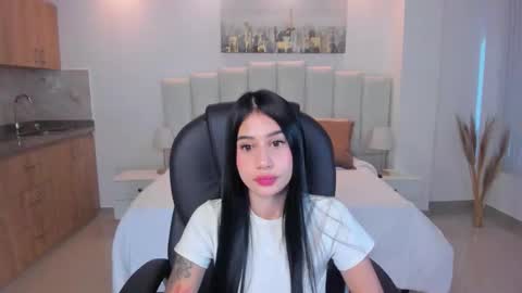 Snapshot of miranda_crawfor chatting on 01-13-26, 01:16 miranda_crawfor online show from 01-13-26, 01:16