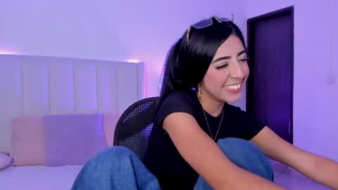 Snapshot of mirandaa_rogers chatting on 07-25-26, 07:11 Miranda Rogers online show from 07-25-26, 07:11