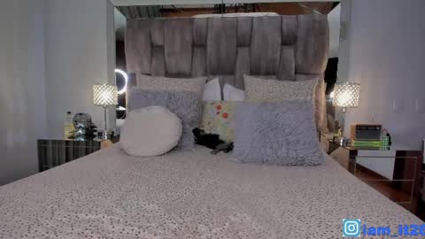 Snapshot of mirandacollins_ chatting on 05-15-26, 11:23 Miranda online show from 05-15-26, 11:23
