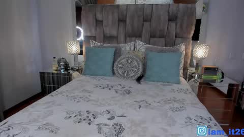Snapshot of mirandacollins_ chatting on 05-24-26, 01:54 Miranda online show from 05-24-26, 01:54