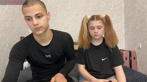 Snapshot of mirelcouple chatting on 05-26-26, 10:00 mirelcouple online show from 05-26-26, 10:00