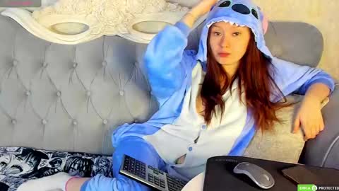Snapshot of miriamwhite chatting on 03-06-25, 04:08 Miriam WhiteF online show from 03-06-25, 04:08